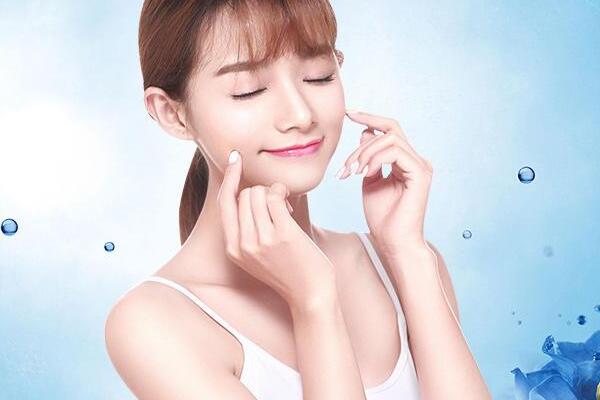 美容院如何除雀斑(淡化斑點 美容院除斑)?